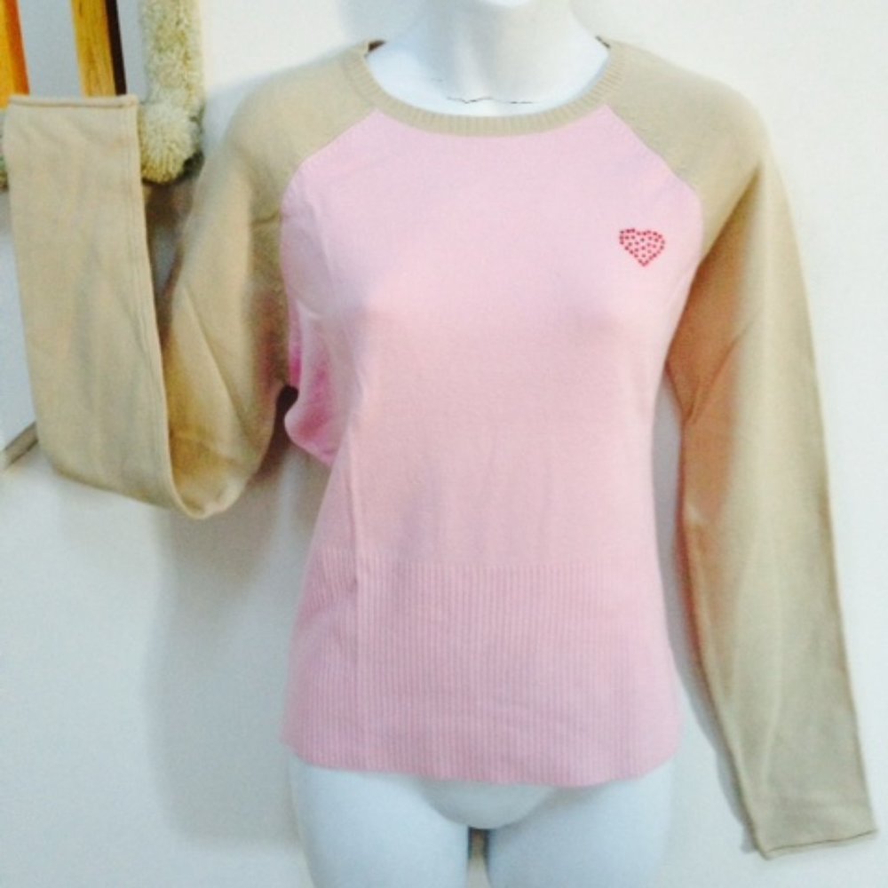 TeeCo Sweater Size M/L, 80% Acrylic, 18% Nylon, 2% Spandex